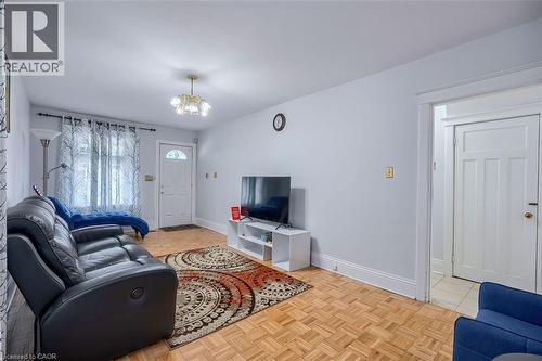 30 Webber Avenue, Hamilton, ON - Indoor Photo Showing Living Room