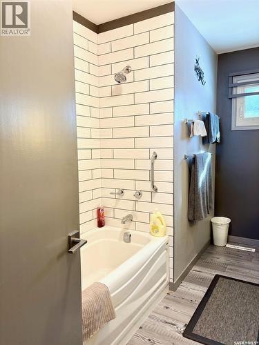 452 Mountview Road, Yorkton, SK - Indoor Photo Showing Bathroom