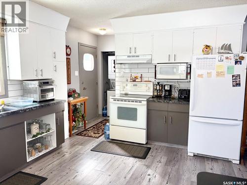 452 Mountview Road, Yorkton, SK - Indoor Photo Showing Kitchen With Double Sink