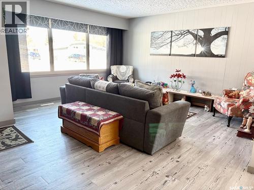 452 Mountview Road, Yorkton, SK - Indoor Photo Showing Living Room