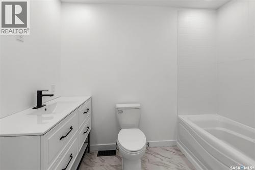 117 U Avenue S, Saskatoon, SK - Indoor Photo Showing Bathroom