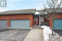 114 BARTLETT PRIVATE  Ottawa, ON K1V 2A8