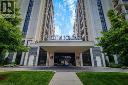 85 ROBINSON Street Unit# 703  Hamilton, ON L8P 0B9