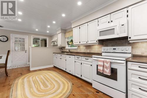 43 Maple St, Seguin, ON - Indoor Photo Showing Kitchen