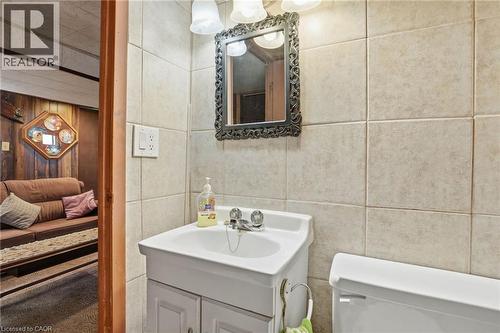 71 Weir Street S, Hamilton, ON - Indoor Photo Showing Bathroom
