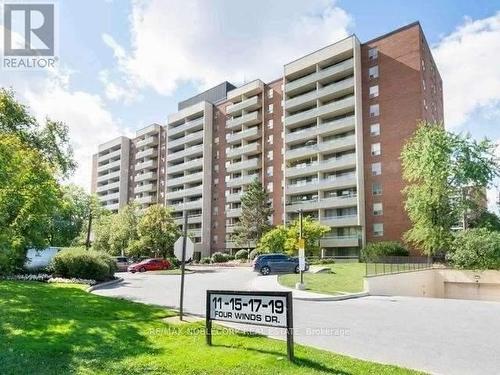 810 - 19 FOUR WINDS DRIVE  Toronto, ON M3J 2S9