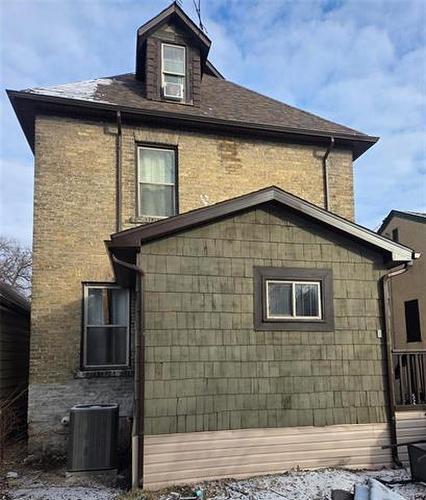 422 Burrows Ave, Winnipeg, MB 