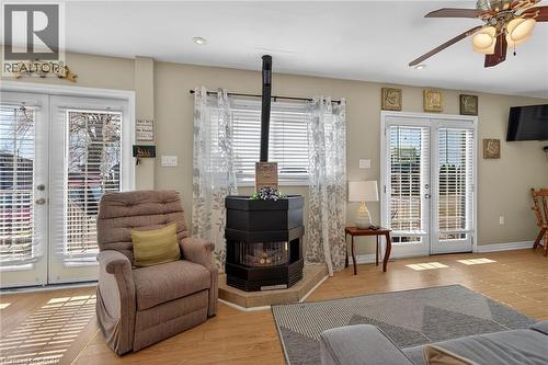 87 Lakeshore Road, Haldimand, ON - Indoor Photo Showing Living Room With Fireplace