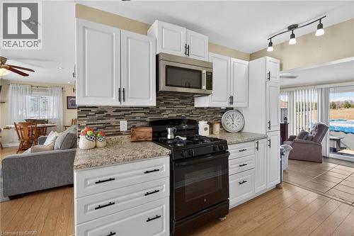 87 Lakeshore Road, Haldimand, ON - Indoor Photo Showing Kitchen