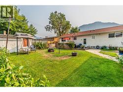Back yard with shed - 