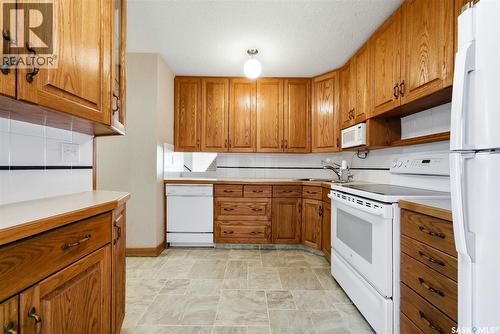 1615 23Rd Avenue, Regina, SK - Indoor Photo Showing Kitchen