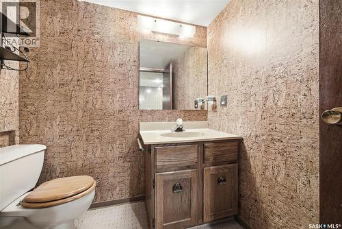 1615 23Rd Avenue, Regina, SK - Indoor Photo Showing Bathroom