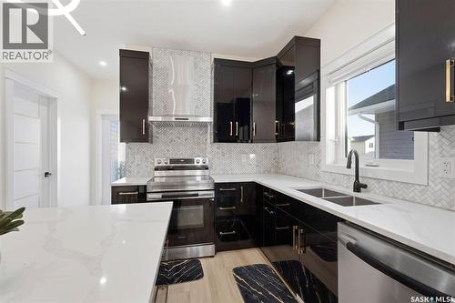 711 Nightingale Road, Saskatoon, SK - Indoor Photo Showing Kitchen With Double Sink With Upgraded Kitchen