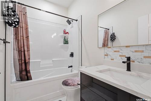 711 Nightingale Road, Saskatoon, SK - Indoor Photo Showing Bathroom