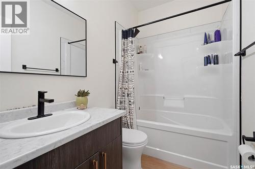 711 Nightingale Road, Saskatoon, SK - Indoor Photo Showing Bathroom