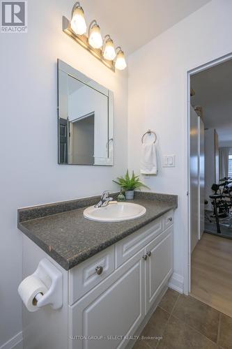 903 - 544 Talbot Street, London East (East E), ON - Indoor Photo Showing Bathroom