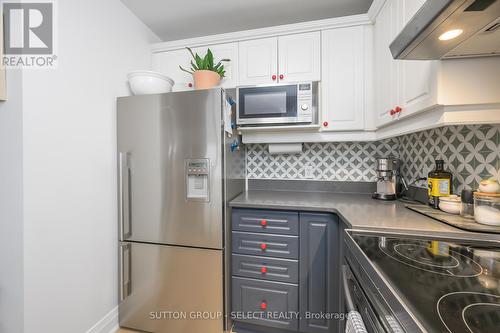 903 - 544 Talbot Street, London East (East E), ON - Indoor Photo Showing Kitchen