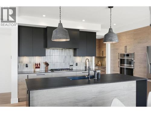 940 Bull Crescent, Kelowna, BC - Indoor Photo Showing Kitchen With Upgraded Kitchen