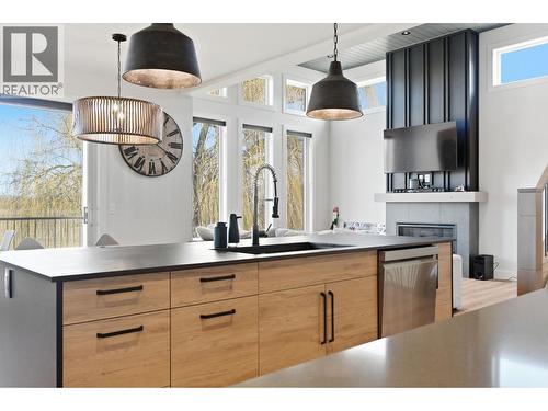 940 Bull Crescent, Kelowna, BC - Indoor Photo Showing Kitchen With Double Sink