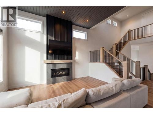 940 Bull Crescent, Kelowna, BC - Indoor Photo Showing Living Room With Fireplace