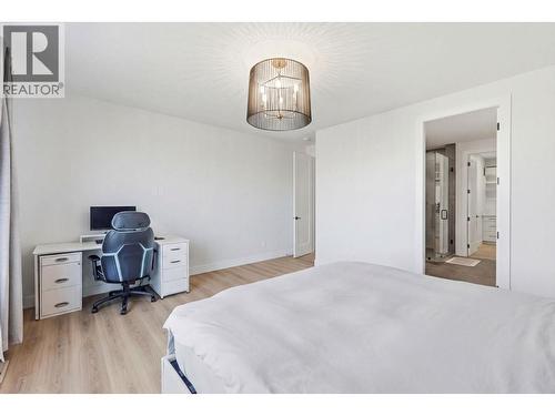940 Bull Crescent, Kelowna, BC - Indoor Photo Showing Bedroom