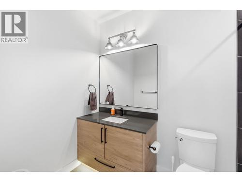 940 Bull Crescent, Kelowna, BC - Indoor Photo Showing Bathroom