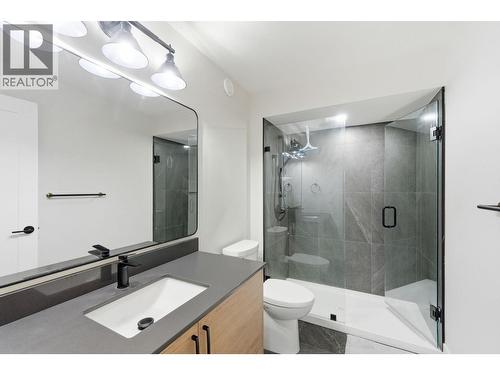 940 Bull Crescent, Kelowna, BC - Indoor Photo Showing Bathroom