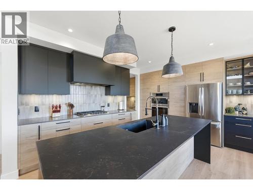 940 Bull Crescent, Kelowna, BC - Indoor Photo Showing Kitchen With Stainless Steel Kitchen With Upgraded Kitchen
