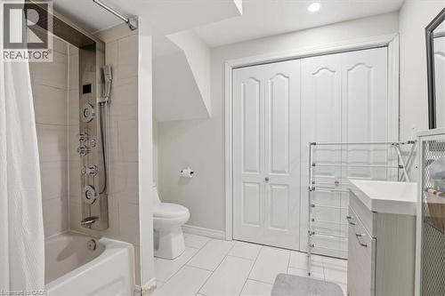 162 West Oak Trail, Kitchener, ON - Indoor Photo Showing Bathroom