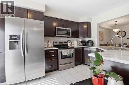 162 West Oak Trail, Kitchener, ON - Indoor Photo Showing Kitchen With Double Sink With Upgraded Kitchen