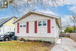 55 GLOVERS ROAD E  Oshawa, ON L1G 3Y1