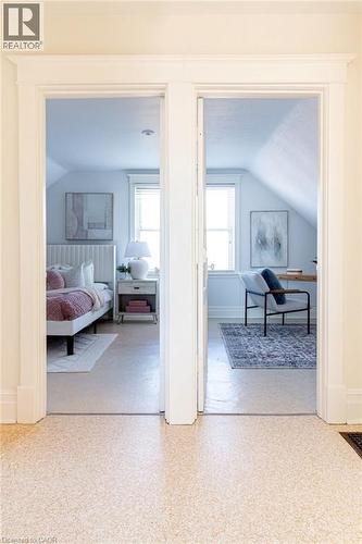 58 Edgemont Street N, Hamilton, ON - Indoor Photo Showing Bedroom