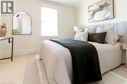 58 Edgemont Street N, Hamilton, ON - Indoor Photo Showing Bedroom