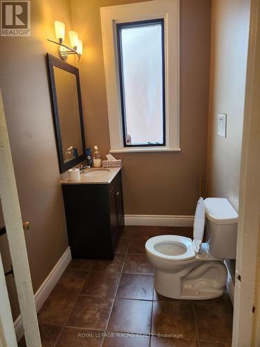 2nd floor bathroom - 479 Main Street E, Hamilton, ON 