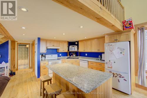 8539 Concession 8, Mapleton, ON - Indoor Photo Showing Kitchen