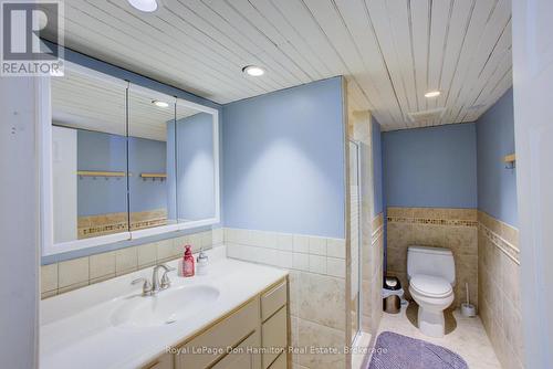 Upstairs Bathroom - 8539 Concession 8, Mapleton, ON - Indoor Photo Showing Bathroom
