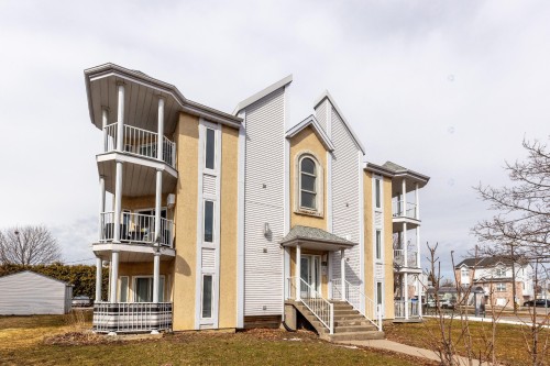 103-900 Rue des Éperviers  Sainte-Catherine, QC J5C 1P7