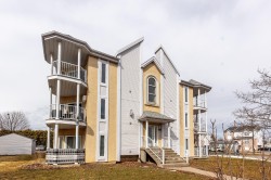 103-900 Rue des Éperviers  Sainte-Catherine, QC J5C 1P7