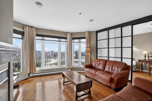 301-275 Rue Upper Edison  Saint-Lambert, QC J4R 2W1