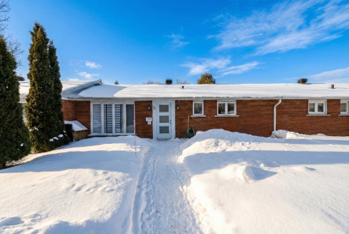 1131 Boul. Payer  Longueuil (Greenfield Park), QC J4V 1C2