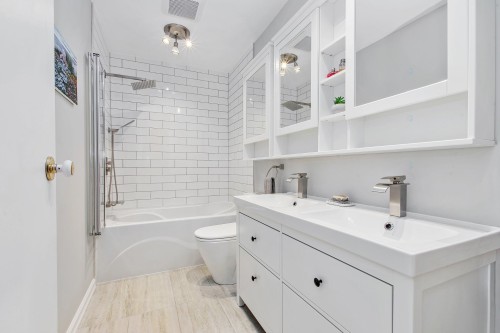 Salle de bains - 1817 Rue Delorme, Laval (Vimont), QC - Indoor Photo Showing Bathroom