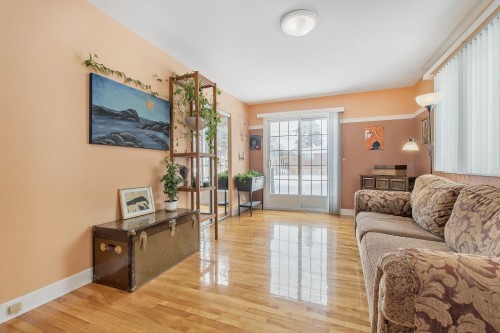 Salon - 1817 Rue Delorme, Laval (Vimont), QC - Indoor Photo Showing Living Room