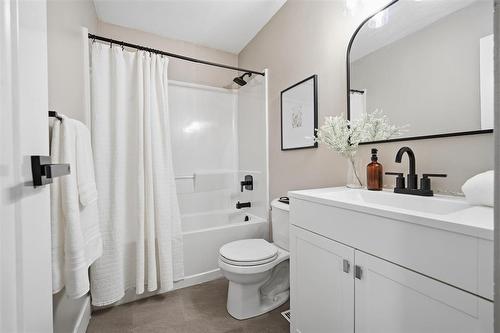 D 57 Apple Lane, Winnipeg, MB - Indoor Photo Showing Bathroom