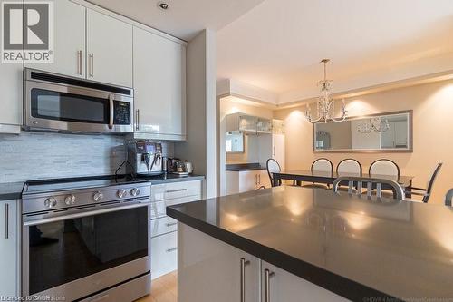 551 Maple Avenue Unit# 607, Burlington, ON - Indoor Photo Showing Kitchen With Upgraded Kitchen