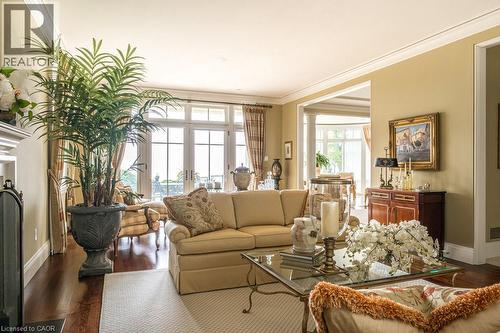 6 Ennisclare Drive, Oakville, ON - Indoor Photo Showing Living Room