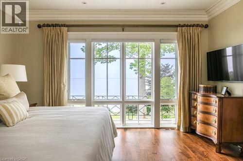 6 Ennisclare Drive, Oakville, ON - Indoor Photo Showing Bedroom