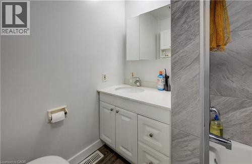 174 Westcourt Place, Waterloo, ON - Indoor Photo Showing Bathroom