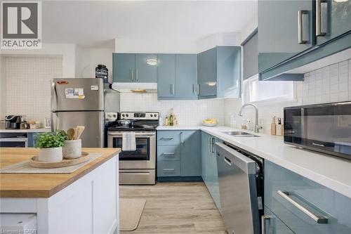 174 Westcourt Place, Waterloo, ON - Indoor Photo Showing Kitchen With Stainless Steel Kitchen With Double Sink With Upgraded Kitchen