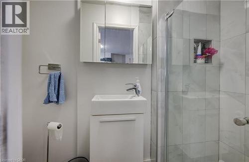 174 Westcourt Place, Waterloo, ON - Indoor Photo Showing Bathroom