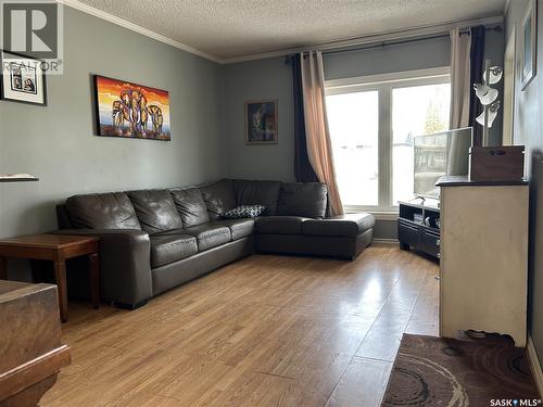 918 Albert Street, Estevan, SK - Indoor Photo Showing Living Room